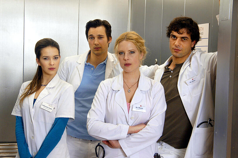 Kai Schumann (r.) an der Seite seiner "Doctor's Diary"-Kollegen Laura Osswald, Florian David Fitz und Diana Amft im Jahr 2007. Kai Schumann (r.) an der Seite seiner "Doctor's Diary"-Kollegen Laura Osswald, Florian David Fitz und Diana Amft im Jahr 2007.