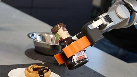 Kochende Roboter werden an einigen Stellen bereits eingesetzt. (Symbolbild)