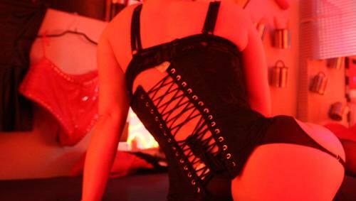 München leuchtet rot: Prostitution ist nur außerhalb des Sperrbezirks erlaubt - Fahnder der Sitte stießen aber auf hunderte illegale Huren. München leuchtet rot: Prostitution ist nur außerhalb des Sperrbezirks erlaubt - Fahnder der Sitte stießen aber auf hunderte illegale Huren.