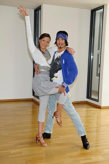 Simone Ballack und Tanzpartner Erich Klann beim Fotoshooting im Tanzzentrum Starnberg.