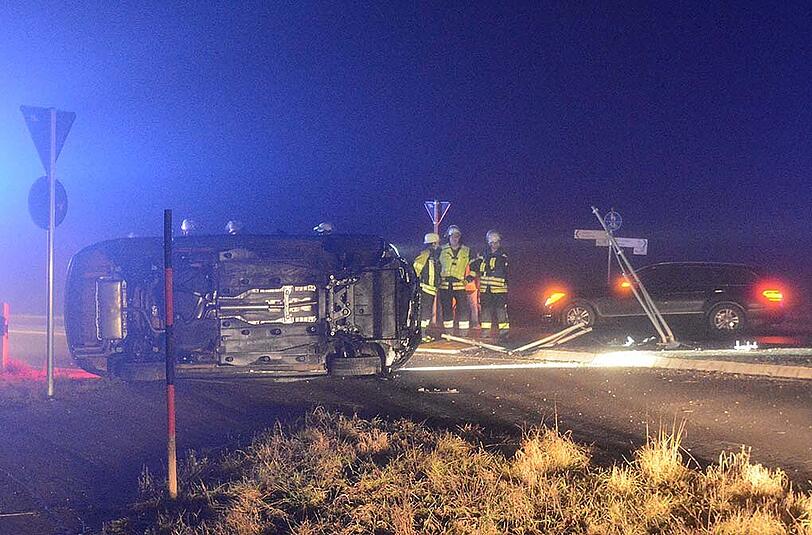 Ziemlich demoliert: Der Audi kam auf der Fahrerseite zum Liegen. Die Bilder vom Unfallort