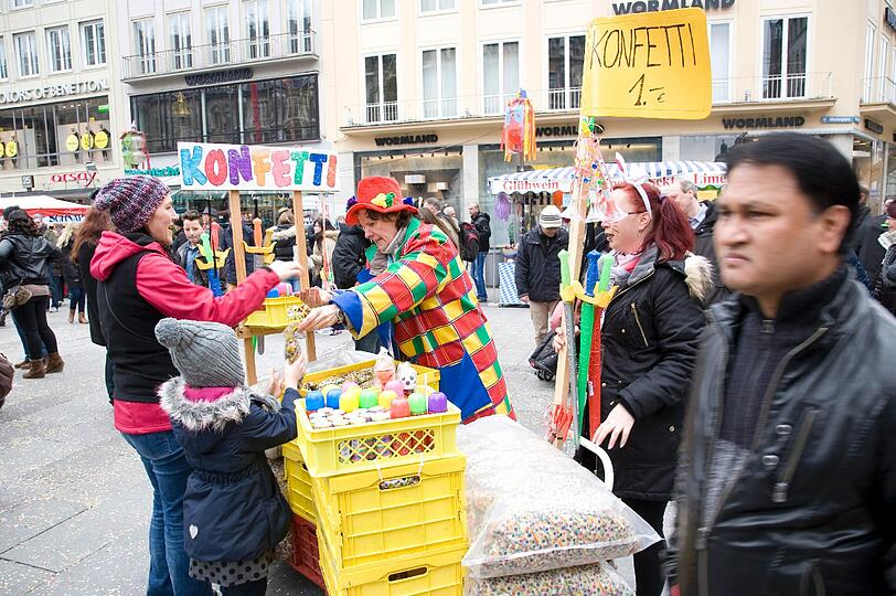 Buntes Treiben am Faschingssonntag in der Innenstadt