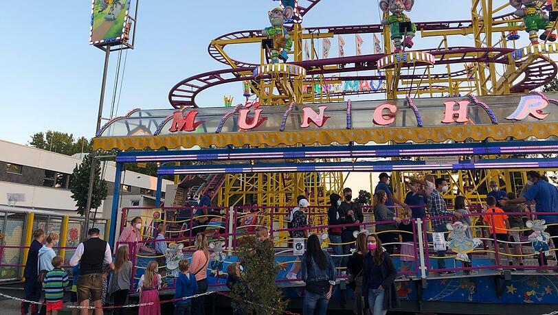 ...Freizeitpark genehmigt, mit Fahrgeschäften und 3-G-Eintritt. ...Freizeitpark genehmigt, mit Fahrgeschäften und 3-G-Eintritt.
