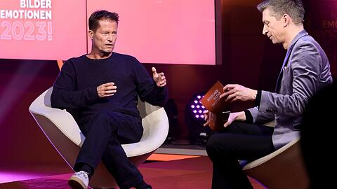 "2023! Menschen, Bilder, Emotionen": Til Schweiger (li.) war bei Steffen Hallaschkas Gast.