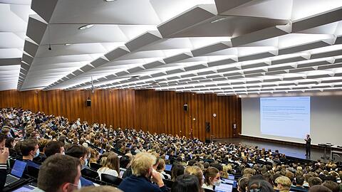 Die Zahl der Studiengänge ohne Zugangsbeschränkungen steigt in Deutschland weiter an. (Archivbild)