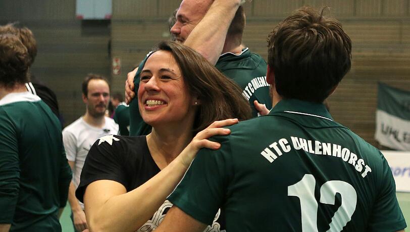 Tina Bachmann bejubelt den Meistertitel Tina Bachmann bejubelt den Meistertitel