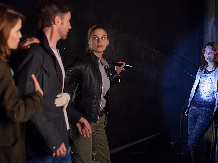 "Die Wallensteins": Bärbel (Anja Kling), Rolf (B. Sadler) und Kim (L. Tomaschewsky) versuchen, einen Selbstmord zu verhindern