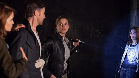 "Die Wallensteins": Bärbel (Anja Kling), Rolf (B. Sadler) und Kim (L. Tomaschewsky) versuchen, einen Selbstmord zu verhindern