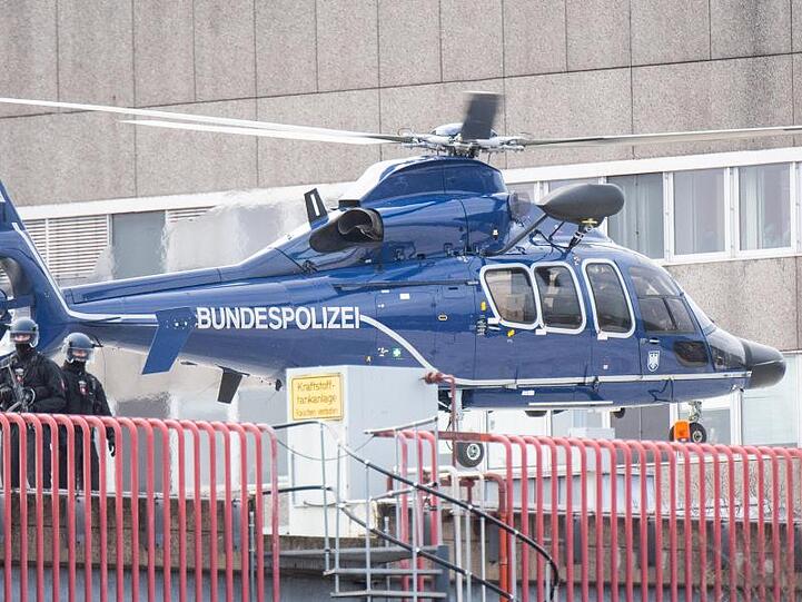 Ein Hubschrauber der Bundespolizei brachte das mutmaßlichen Mafia-Mitglied aus Montenegro zum Flughafen von Hannover.