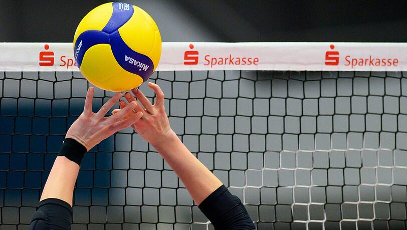 Hände am Ball.