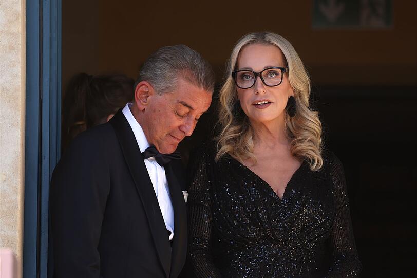 Katharina Wagner und Michel Friedman vor dem Start der Festspiele am Königsportal des Festspielhauses. Katharina Wagner und Michel Friedman vor dem Start der Festspiele am Königsportal des Festspielhauses.