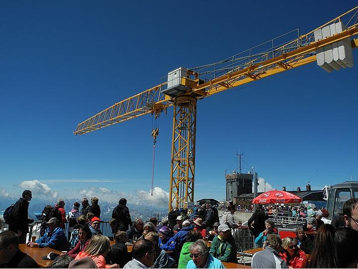 Mit dem Bauarbeiten für die neue Seilbahn auf der Zugspitze liegt man voll im Plan. Weihnachten 2017 soll eröffnet werden.