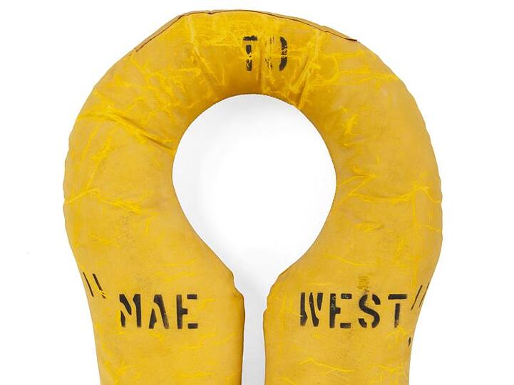 Im Zweiten Weltkrieg wuren die Schwimmwesten der US-Marine auf den Namen Mae West getauft.