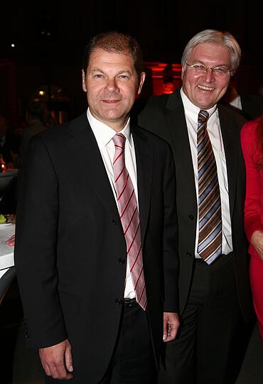 Olaf Scholz mit Frank-Walter Steinmeier bei einem Event 2008.