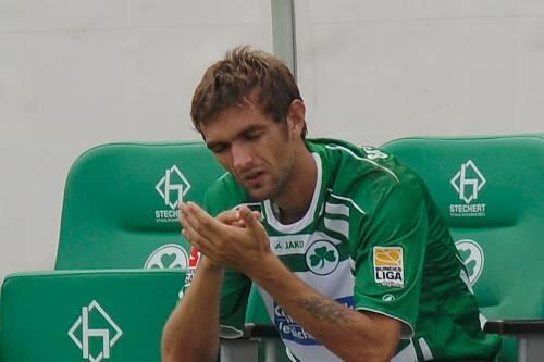 Hofft, dass Bielefeld-Sündenbock Mirko Hrgovic (Bild) bei der Nationalmannschaft den Kopf frei bekommt: Trainer Benno Möhlmann