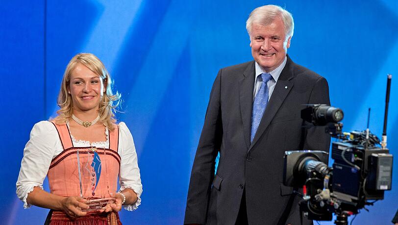 "Ein toller Repräsentant Bayerns": Ministerpräsident Horst Seehofer über Magdalena Neuner. "Ein toller Repräsentant Bayerns": Ministerpräsident Horst Seehofer über Magdalena Neuner.