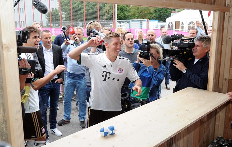 Das neue Wiesn-Trikot des FC Bayern für das Oktoberfest 2013: Die Bilder von der offiziellen Präsentation