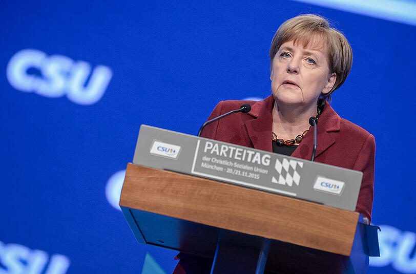 Szenen einer Polit-Ehe: Bundeskanzlerin Angela Merkel auf dem CSU-Parteitag in München.