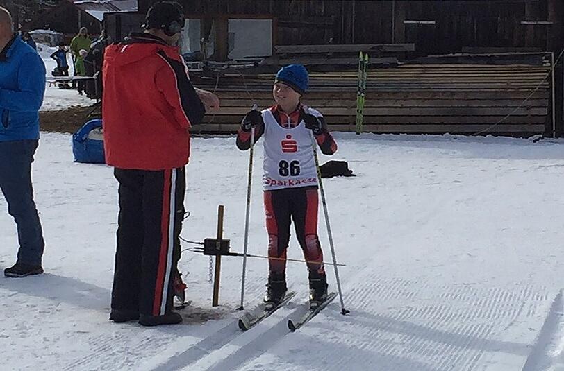 Der Löffler Rennanzug im Test bei einem Langlauf Kinder Wettkampf in Garmisch.