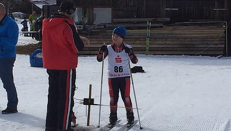 Der Löffler Rennanzug im Test bei einem Langlauf Kinder Wettkampf in Garmisch. Der Löffler Rennanzug im Test bei einem Langlauf Kinder Wettkampf in Garmisch.