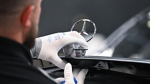 Mercedes-Benz hat im zweiten Quartal weniger Fahrzeuge verkauft. (Archivbild)