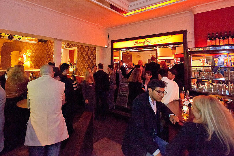 Das After-Work-Treffen fand im Barfly, Lehel, statt und über 100 Gäste nahmen die Möglichkeit wahr, ab 18.15 fleißig zu networken.