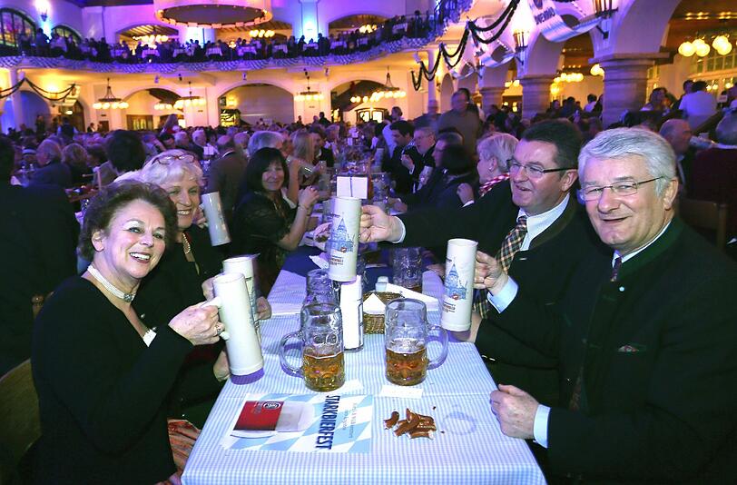 Fonsis Starkbieranstich 2013 im Löwenbräukeller - Die besten Bilder