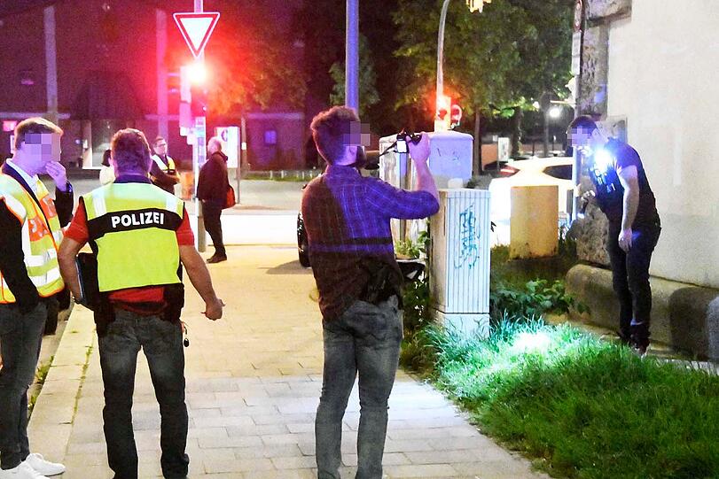 Die Polizei sichert Spuren.