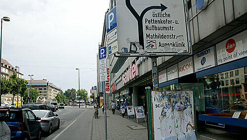 Der Tatort: An der Ecke Sonnenstraße Sendlinger Tor-Platz schlugen die Jugendlichen zu