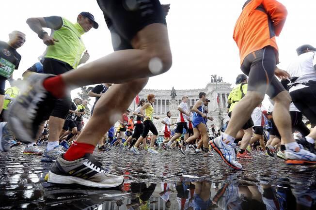 Italien: Läufer schwitzen beim 20. Rom-Marathon.