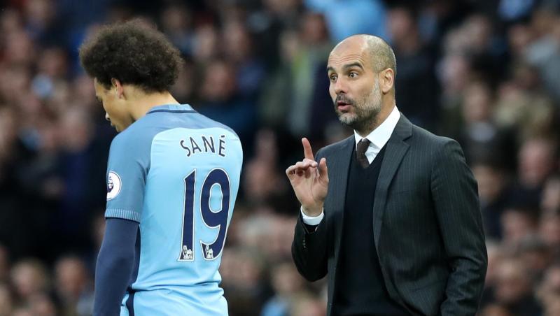 City-Trainer Pep Guardiola spricht zu Leroy Sane. Foto: Martin Rickett/PA/Archiv City-Trainer Pep Guardiola spricht zu Leroy Sane. Foto: Martin Rickett/PA/Archiv