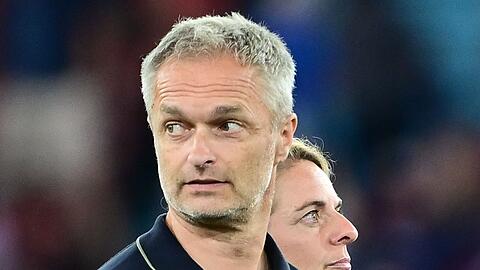 Anspannung vor dem Viertelfinale: Bundestrainer Christian Wück und Sportdirektorin Nia Künzer.