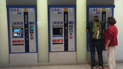 Wie lange stehen solche Fahrkarten-Automaten  noch in M&uuml;nchen?