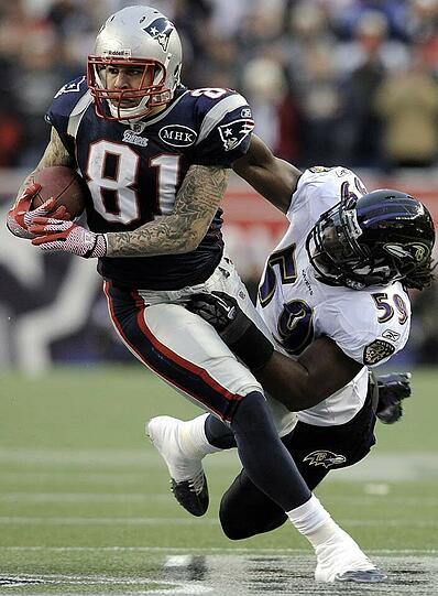 Noch ist unklar, ob und, falls ja, wieviele Menschen der NFL-Profi Aaron Hernandez umgebracht hat. Wegen des Mordes an dem damals 27-jährigen Odin Lloyd im Juni 2013 in North Attleboro/Massachusetts sitzt der 24-Jährige in Haft. Inzwischen wird vermutet, dass Hernandez damit nur einen vorher begangenen Doppelmord vertuschen wollte.