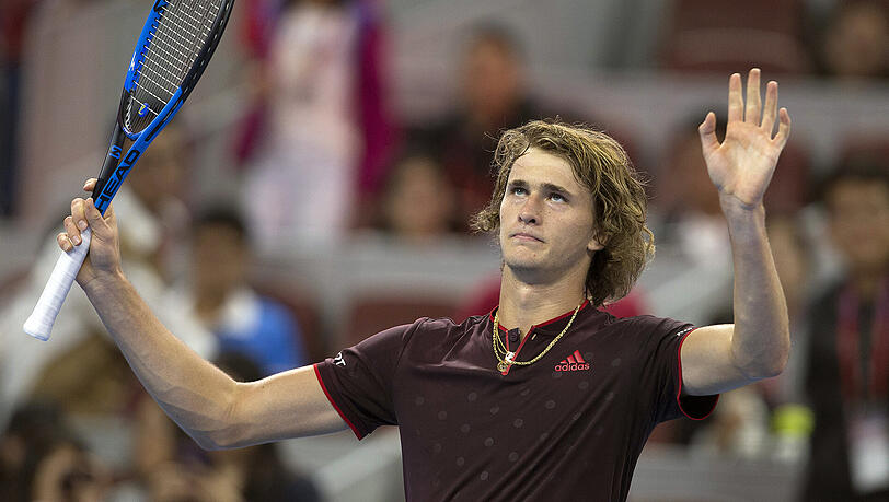 Der deutsche Tennisprofi Alexander Zverev jubelt nach dem Spiel gegen den Russen Rublew.