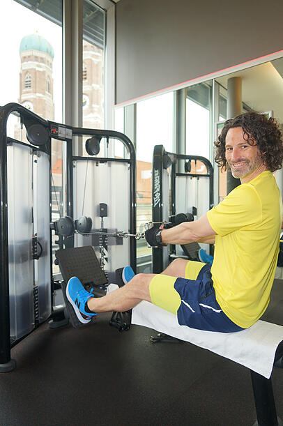 Schauspieler Markus Walz (42) darf im Fitness First am Marienplatz endlich wieder an die Geräte: "Für mich ist das mega!" Schauspieler Markus Walz (42) darf im Fitness First am Marienplatz endlich wieder an die Geräte: "Für mich ist das mega!"