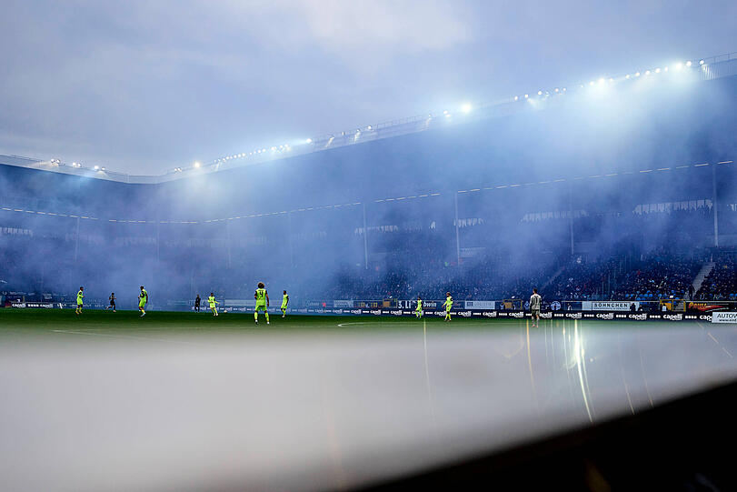18. und 19. Spieltag: Das DFB-Sportgericht verurteilte den TSV 1860 wegen des unsportlichen Verhaltens seiner Fans in zwei Fällen zu einer Geldstrafe von 5.950 Euro. Beim Auswärtsspiel in Mannheim brannten die 1860-Fans einen Knallkörper und ein Vulkanfeuerwerk ab....