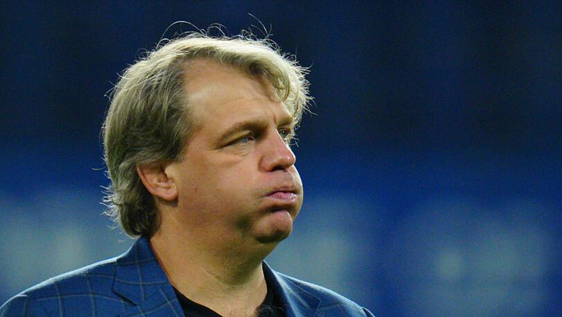 Einer der Klubs, die an Irankunda dran waren, soll Chelsea gewesen sein. Der FC Bayern interessierte sich jedoch länger für den Youngster, handelte schneller – und ließ die "Blues" um Eigentümer Todd Boehly leer ausgehen. Einer der Klubs, die an Irankunda dran waren, soll Chelsea gewesen sein. Der FC Bayern interessierte sich jedoch länger für den Youngster, handelte schneller – und ließ die "Blues" um Eigentümer Todd Boehly leer ausgehen.
