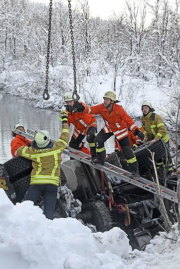 Dramatische Rettungsaktion nach einem Unfall auf der Bundesstraße 307 bei Fall-Vorderriß.