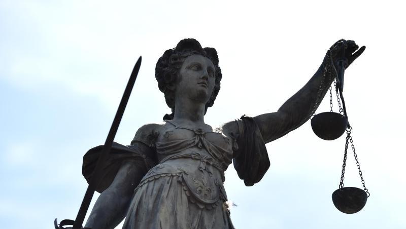Eine Bronzestatue der Justitia steht unter freiem Himmel. Foto: picture alliance / dpa / Symbolbild Eine Bronzestatue der Justitia steht unter freiem Himmel. Foto: picture alliance / dpa / Symbolbild