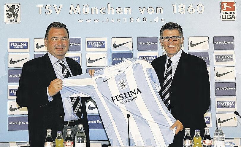 &bdquo;Sechzig ist sexy, Festina ist sexy. &ldquo; Ob Karl Auer (l.), beim Festina-Einstieg 2005 Präsident der Löwen, ahnte, auf wen er sich da eingelassen hatte? Manfred Stoffers hatte (meistens) Spaß bei 1860.