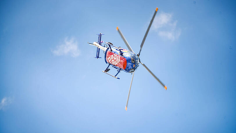 Eine Hubschrauber-Show von den Flying Bulls. Der Pilot: Felix Baumgartner. Eine Hubschrauber-Show von den Flying Bulls. Der Pilot: Felix Baumgartner.