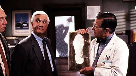 Ed Williams (r.) im Zusammenspiel mit Leslie Nielsen in "Die nackte Kanone 2½".