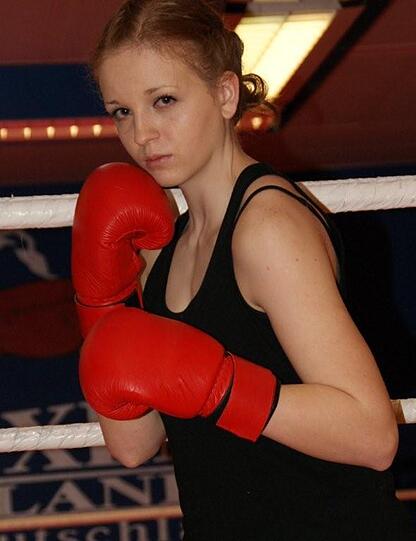 VERONICA-CONSTANCE ALKAN: Sie ist erst 17 Jahre alt, hat aber ordentlich schlagkraft. Veronica-Constance ist mehrfache Meisterin im Thai Kickboxen.