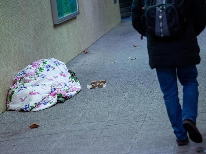 Zur Bekämpfung der Ungleichheit in Deutschland fordert Oxfam einen höheren Mindestlohn sowie eine stärkere Belastung von Vermögenden, Konzernen, Erbschaften und hohen Einkommen.
