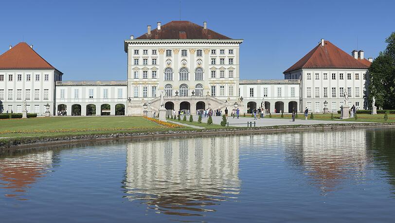 Zwei junge Männer haben sich am Nymphenburger Schloss ein Autorennen geliefert.