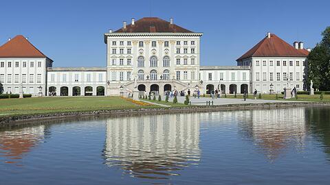 Zwei junge Männer haben sich am Nymphenburger Schloss ein Autorennen geliefert.