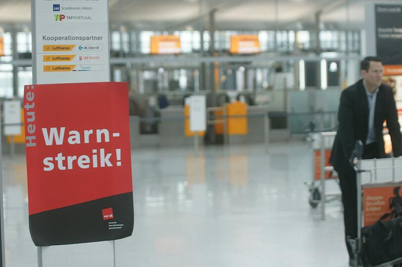Streik bei der Lufthansa, Flugausfälle in München - aber richtiges Chaos bleibt aus. Die Bilder vom Münchner Flughafen