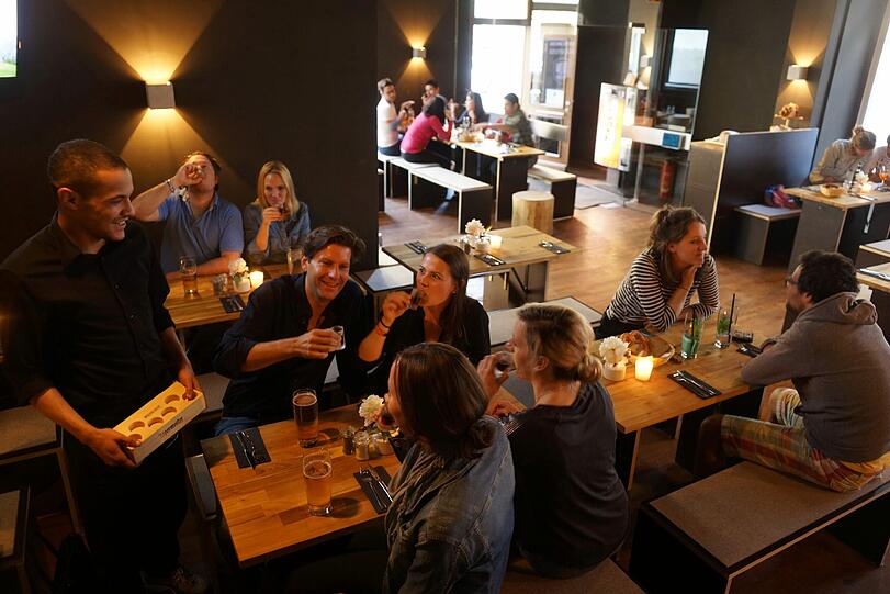 Das Wuid ist laut Eigenbeschreibung eine Barwirtschaft - eine Bar, in der es bayerische Küche zu essen gibt.