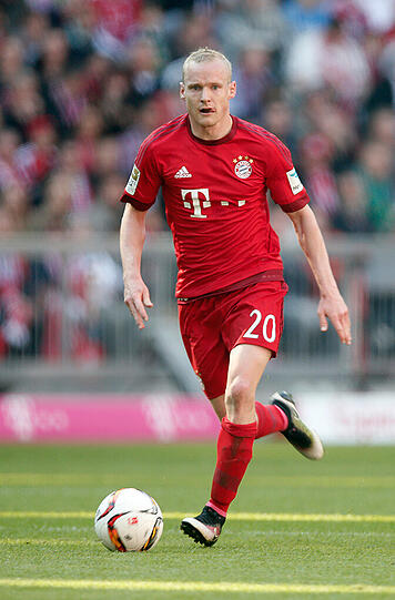 Sebastian Rode, Note 4: Immerhin auf ein Liga-Spiel mehr als Götze kommt er. Befriedigend lief die Saison aber nicht. Besonders in der Rückrunde verzichtete Guardiola meist auf den Abräumer, während Kimmich Karriere machte. In fast jeder anderen Bundesligamannschaft wäre der 25-Jährige Stammspieler. Ein Abschied des einstigen "Giftzwergs" (Bezeichnung von Matthias Sammer, Anm. d. Red.) liegt nahe.